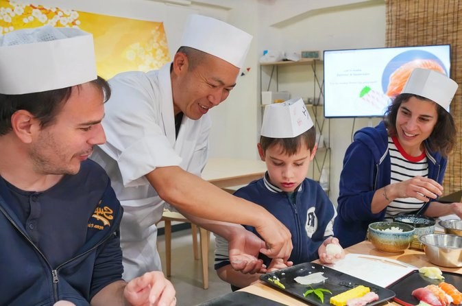 Tokyo Sushi Making Class in Tsukiji with Professional Chef